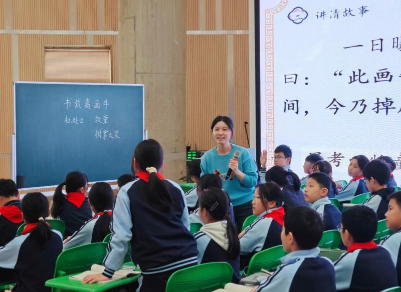 彭航上课1.jpg
